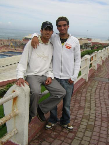 simo a gauche du toph et a droite c adil mon ami depui l'enfance